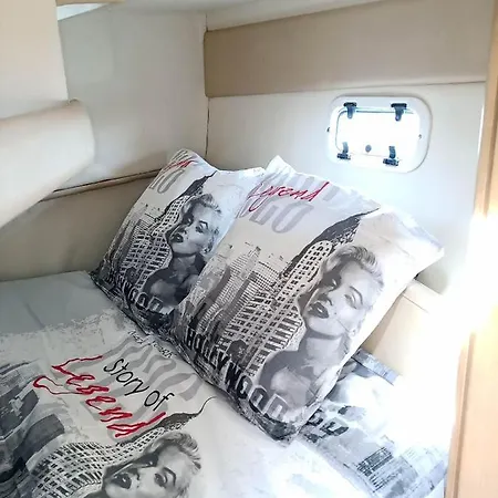 Bateau A Quai 4 Personnes * Агд